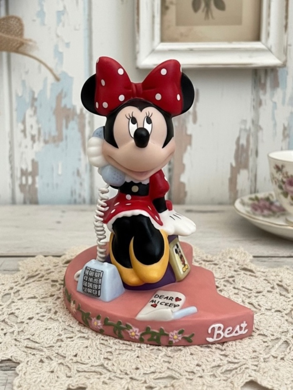 Disney Parks Best Friends 1 Part Porcelain Figurine 4"x 2.5”Minnie Mouse